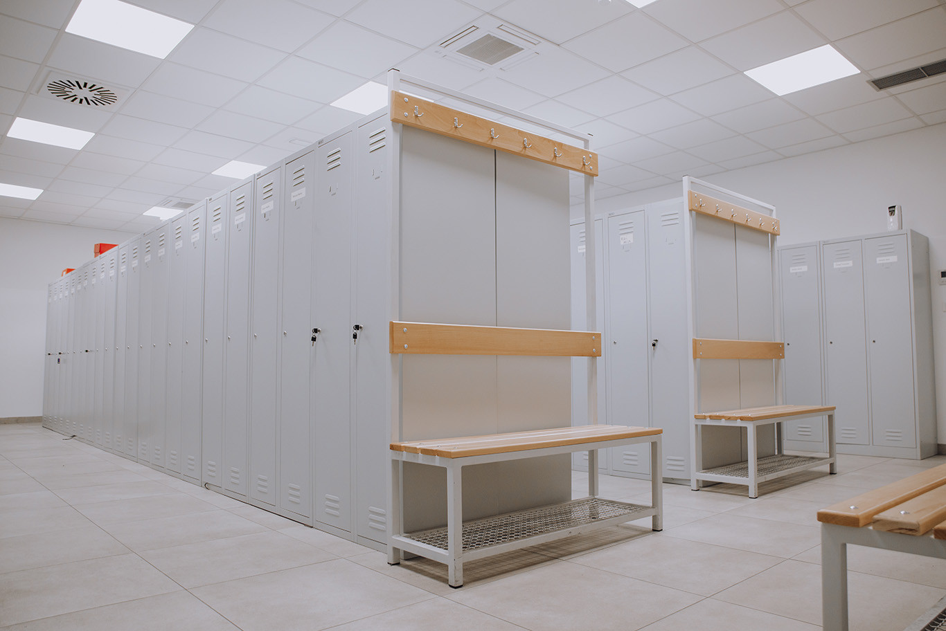 Deceuninck - opremanje skladišta Deceuninck - garderobna oprema