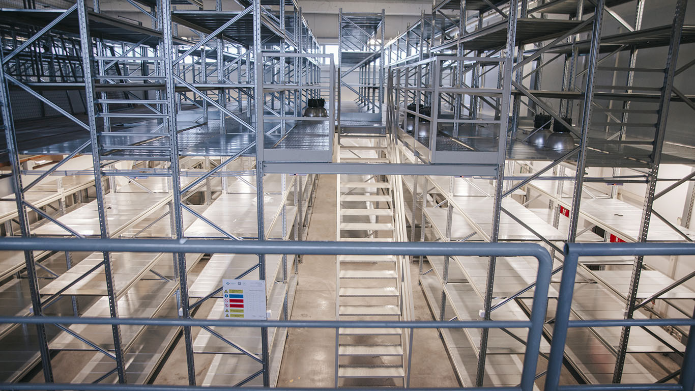 Živa voda d.o.o. - Polični regalni podest Polični regalni podest