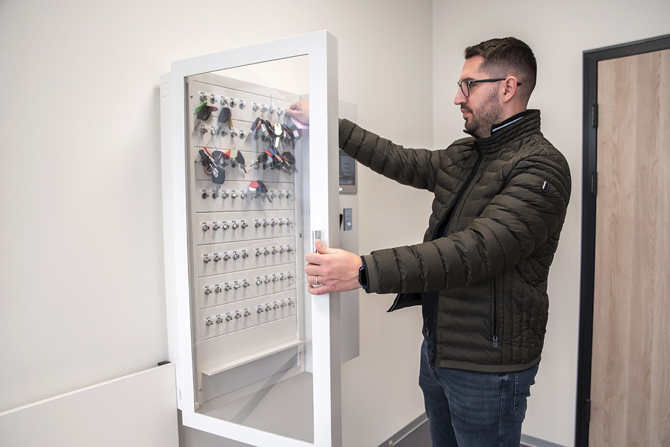 Key Managment System (KMS) Key Managment System (KMS)