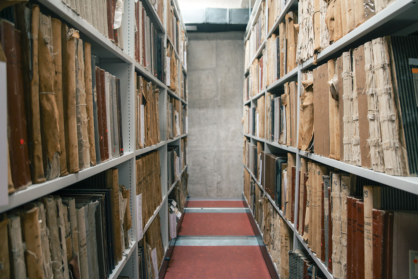 Središnja pismohrana zemljišnih knjiga Republike Hrvatske u Gospiću - pokretni arhivski regali Pokretni regali model Compactus